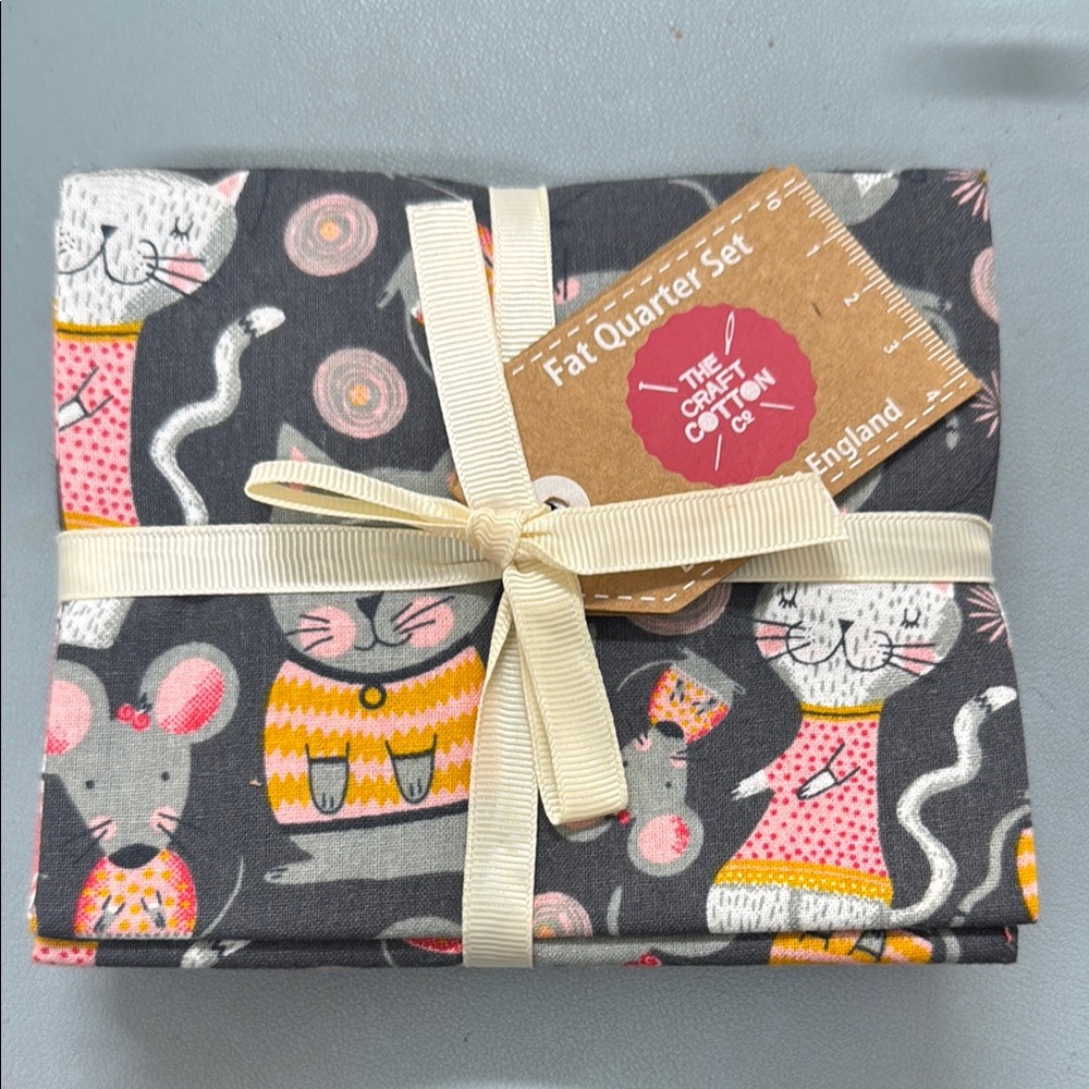 Gray Mouse Pattern Fabric Set